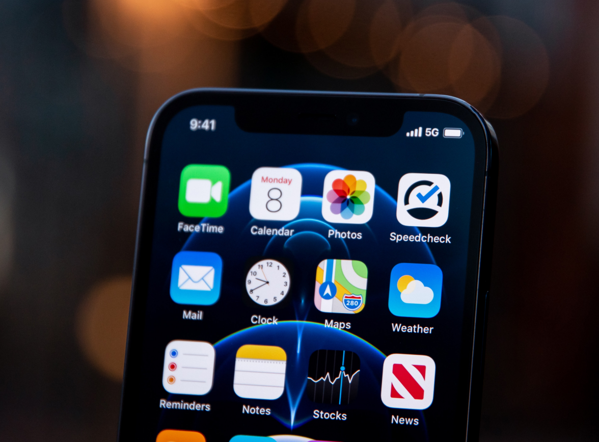 易县苹果手机维修分享为什么 iPhone 12 在冬季会自动关机 
